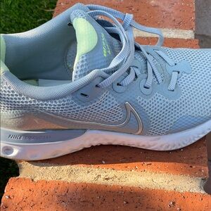Nike renew Women's sz 10 Sneakers

Running shoes Nike Renew Run